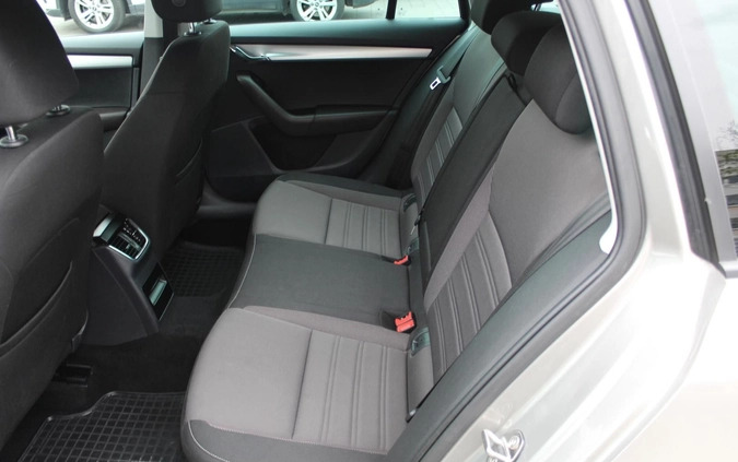 Skoda Octavia cena 49500 przebieg: 157189, rok produkcji 2017 z Goniądz małe 254
